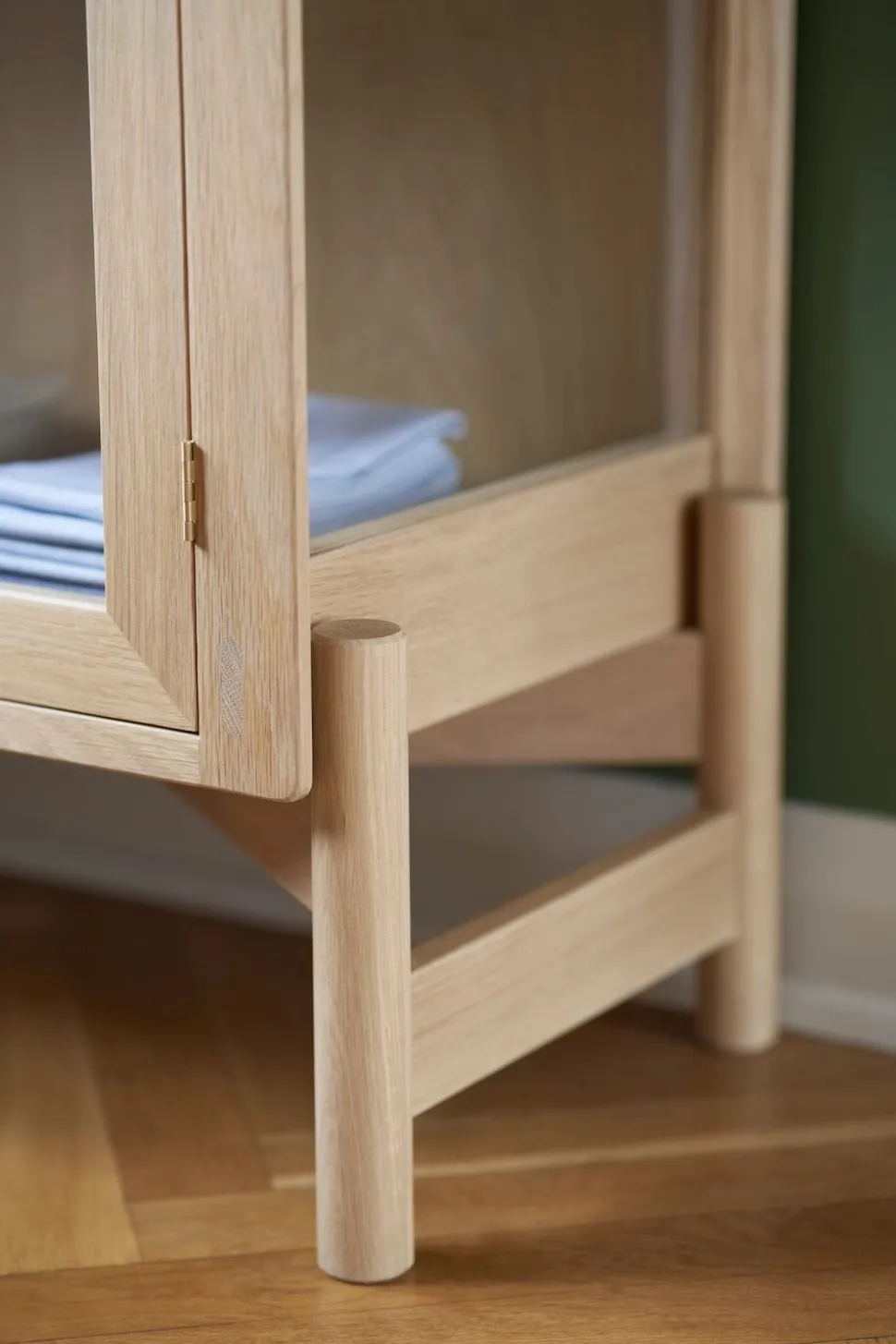 A90 Boderne - Glas Cabinet