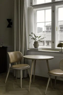 Accent Oval Lounge Table