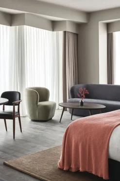 Accent Oval Lounge Table