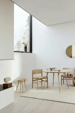 Accent Oval Lounge Table