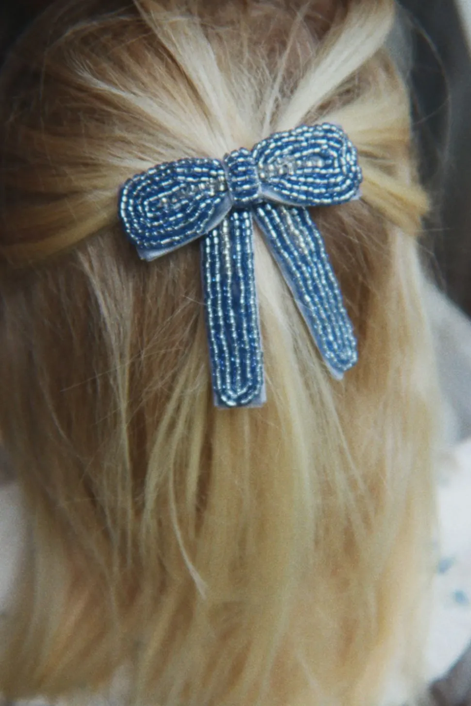 Celebration peal bow hair clip