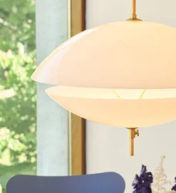 Clam - A pearl of light