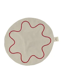 Curved embroidery basket napkin