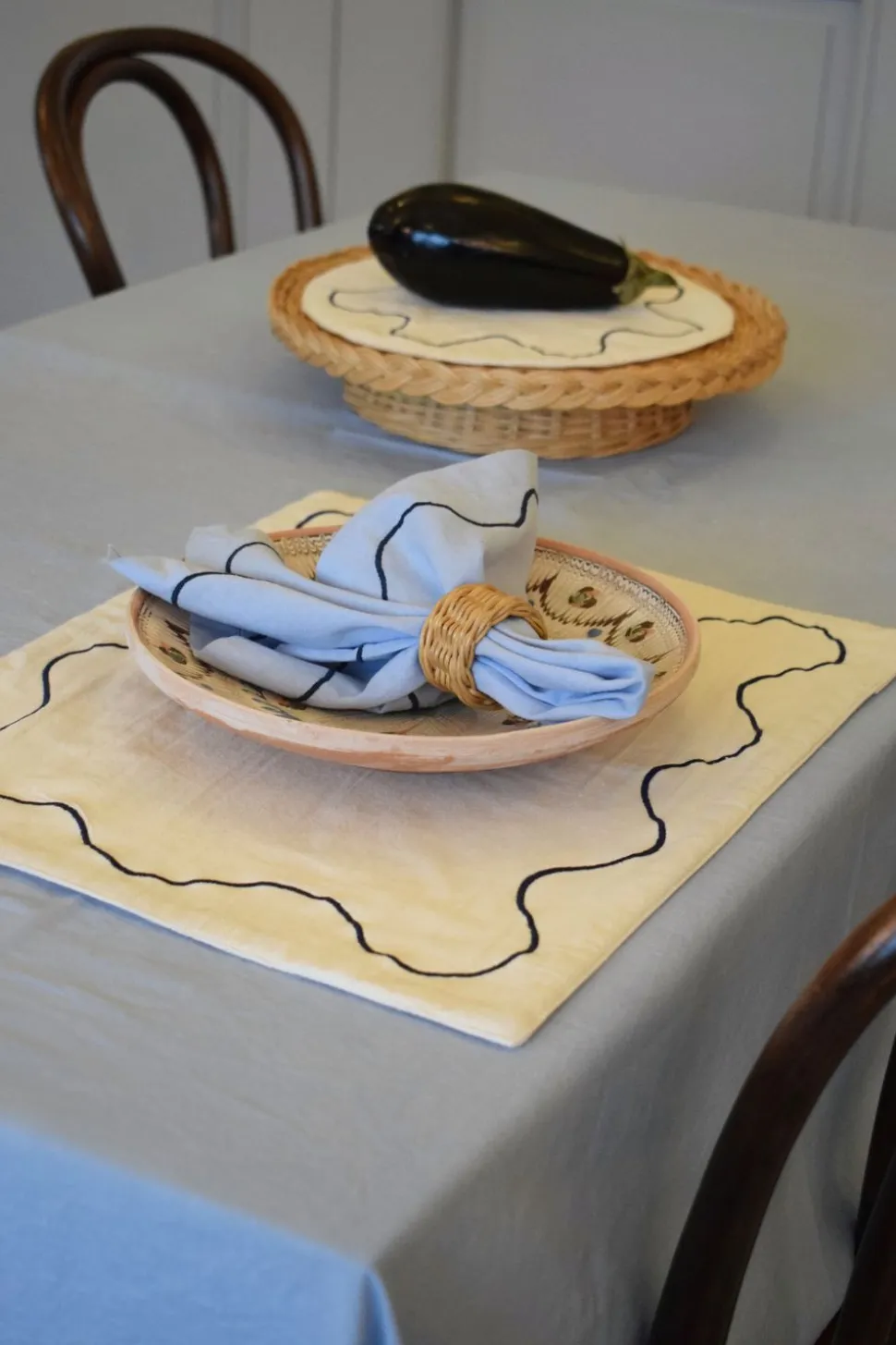 Curved embroidery basket napkin