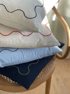 Curved embroidery cushion cover