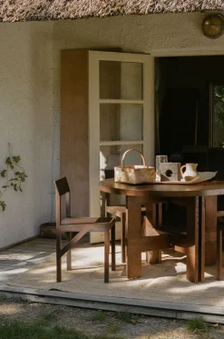 Farmhouse Trestle Table / Round