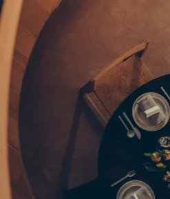 Farmhouse Trestle Table / Round