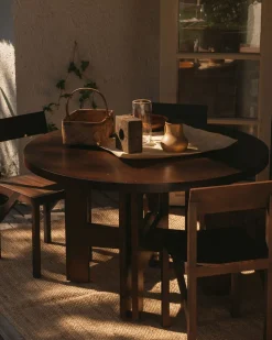 Farmhouse Trestle Table / Round