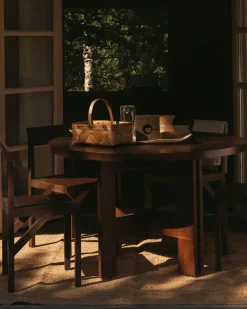 Farmhouse Trestle Table / Round