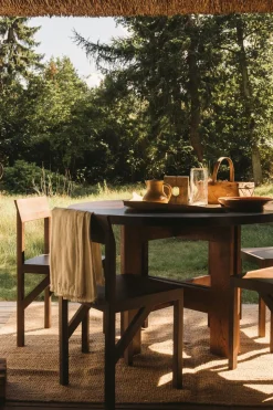 Farmhouse Trestle Table / Round