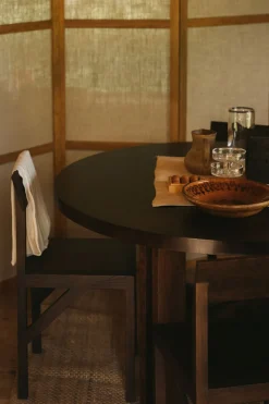 Farmhouse Trestle Table / Round