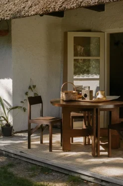 Farmhouse Trestle Table / Round