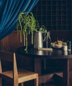 Farmhouse Trestle Table / Round