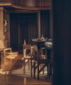 Farmhouse Trestle Table / Round