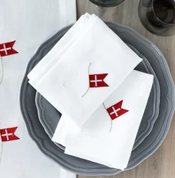 Fødselsdagsserviet i stof med dannebrog