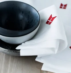 Fødselsdagsserviet i stof med dannebrog