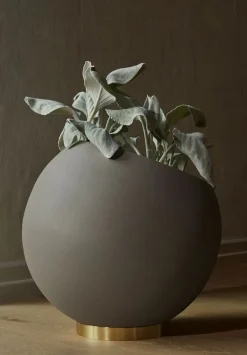 Globe Flowerpot