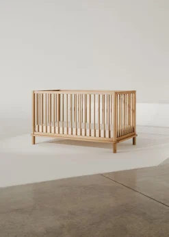 Latitude Evolving Crib