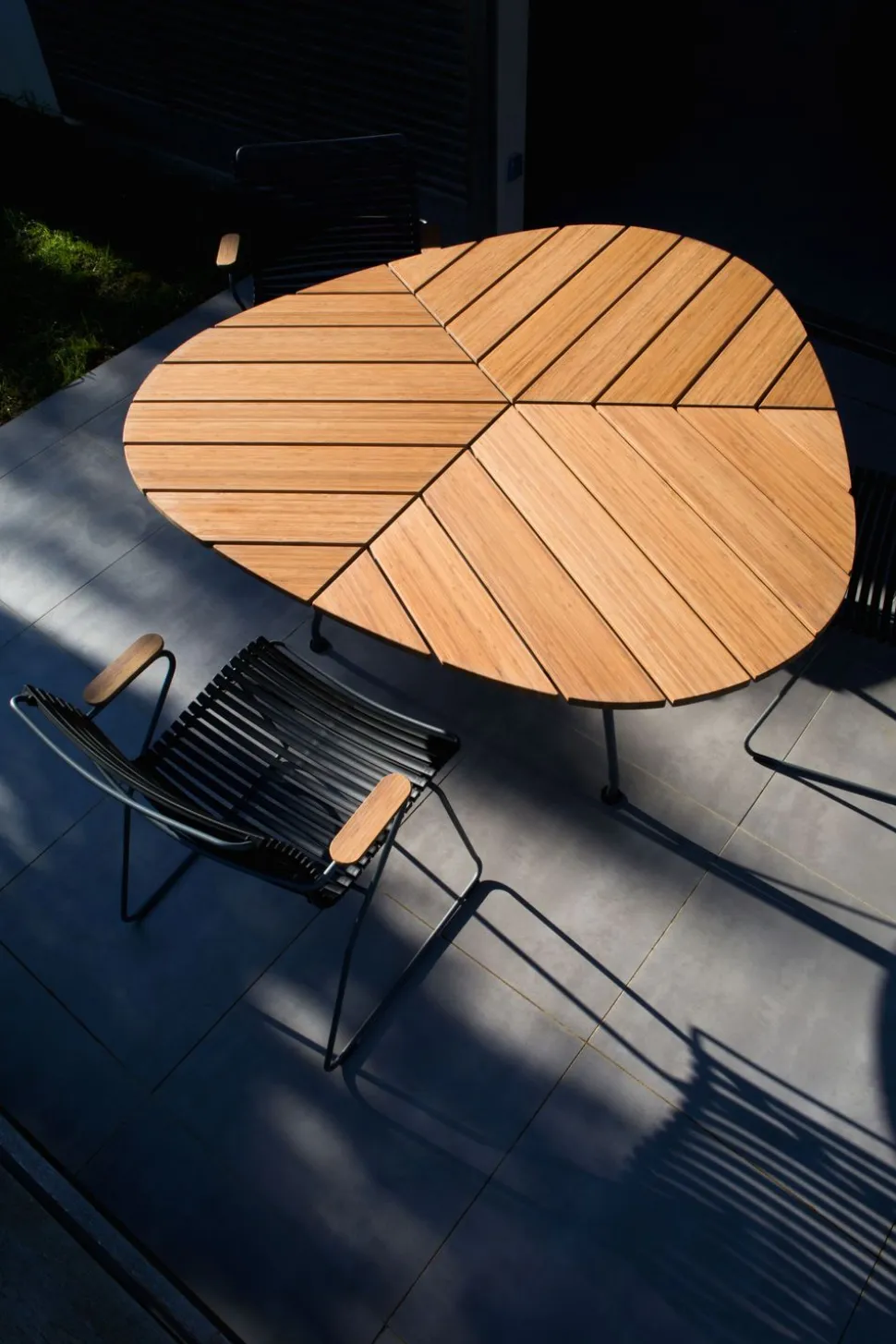 Leaf Dining Table