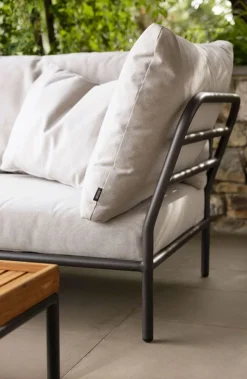 LEVEL 2 / Left Corner