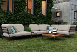 LEVEL / Right Corner