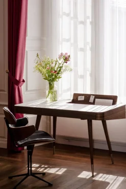 POINT desk / AK1330 by Nissen & Gehl