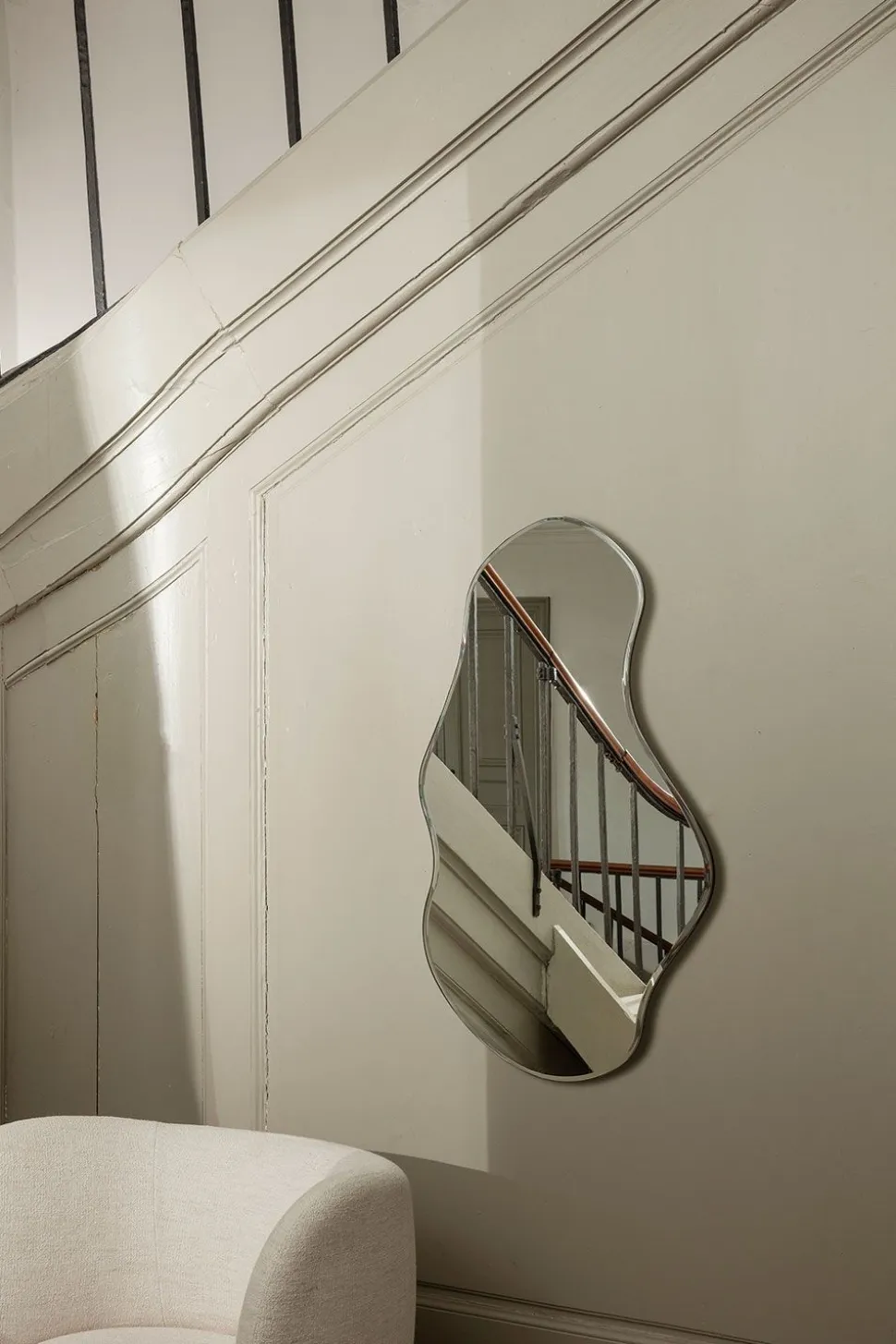 Pond Mirror - Dark Chrome Edge