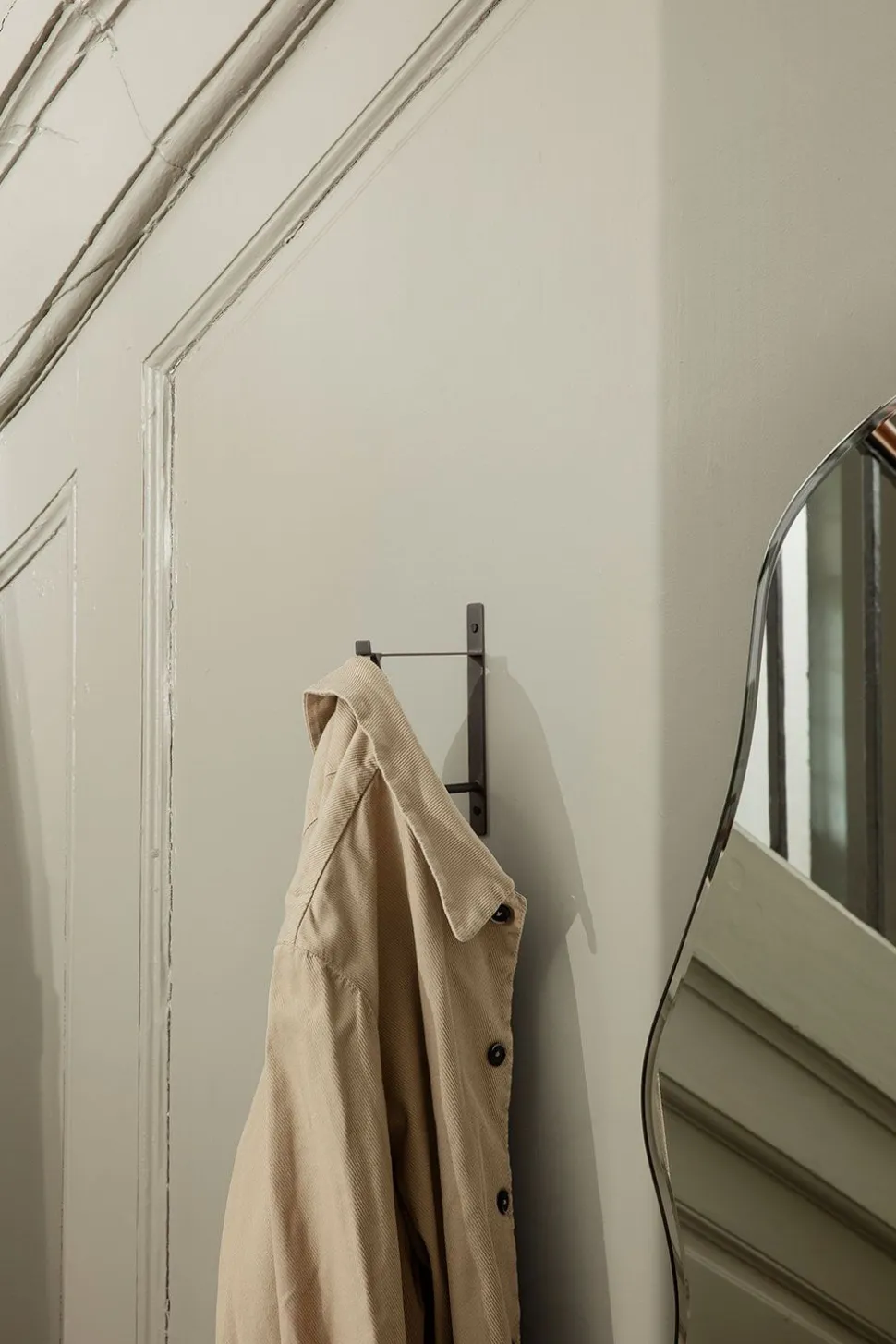 Pond Mirror - Dark Chrome Edge