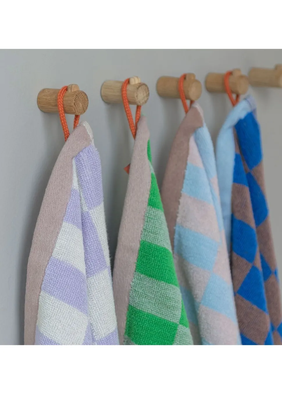 RETRO Bath Towel