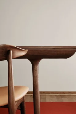 Rúna Table / 130
