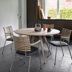 Round Table with extension / GM3972 & GM3982 by Nissen & Gehl