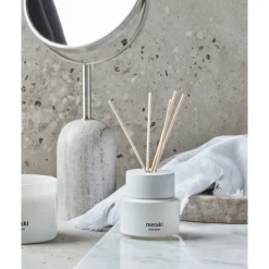 Scent freshener with sticks